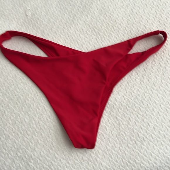 Red Bikini - Picture 2 of 6